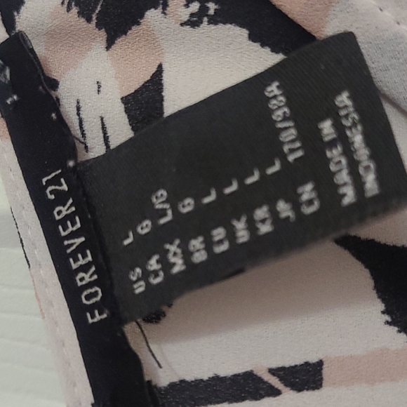 Forever 21 Abstract Floral Blouse - Picture 2 of 7